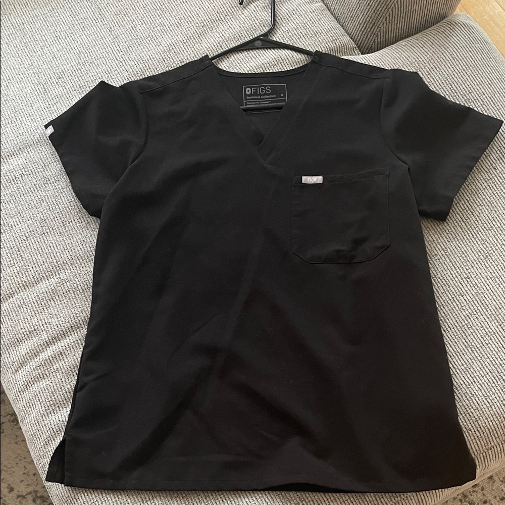 Figs Women's Black Short Sleeve V-Neck Top